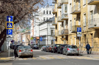 Moskova, Rusya, 03 Nisan 2016, Rus sahne: insanlar Chaplygina sokakta yürürken, insanlar