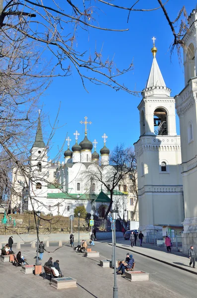 Moscow, Russia, March, 27, 2016. Russian scene: people walking in Zabelina lane — Stock Photo, Image