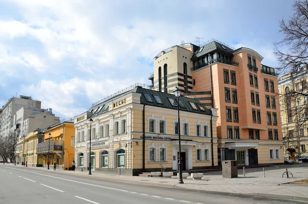 Moscow, Russia, April, 03, 2016, Russian scene: street Pokrovka in Moscow — Stock Photo, Image