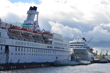 St Petersburg, Rusya, 08 Eylül 2012. Rus sahne: kimse, Neva üzerinde büyük cruise gemi