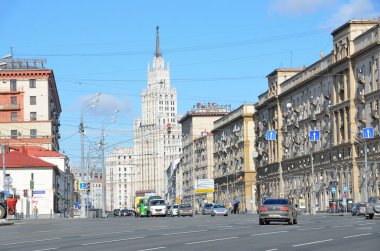 Moskova, Rusya, Mart, 20, 2016. Rus sahne: tren-Chernogryazskaya street, Sadovoye yüzük Moskova'da araçlarda