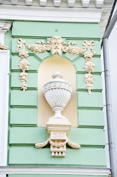 Moscow, Russia, April, 19,2015. Russian scene: Nobody, Podsosensky lane, 21. The house of Moscow patrons Morozovs. Elements of decor — Stock Photo, Image