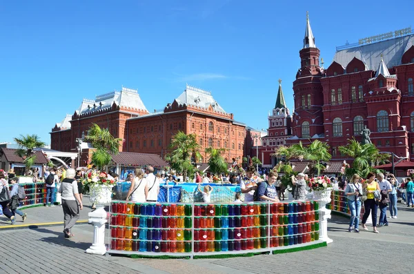 Moskou (Rusland), augustus, 21,2016. Mensen die deelnemen aan de viering van het Festival "Moskou jam", Okhotny Ryad in Moskou — Stockfoto