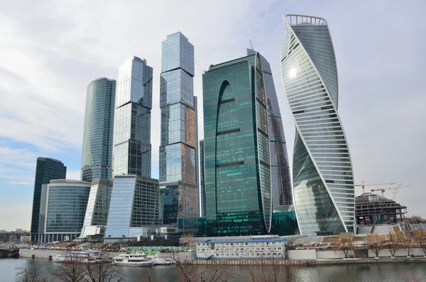 Moscou, Rússia, 28 de março de 2016. Cena russa: Centro Internacional de Negócios "Moscow-City " — Fotografia de Stock