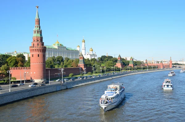 Moscow, Russia, August, 21, 2015, Russian scene: recreational crafts near Moscow kremlin — Stock Photo, Image