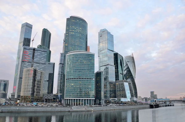 Moscou, Rússia, 28 de março de 2016. Cena russa: Centro Internacional de Negócios "Moscow-City " — Fotografia de Stock