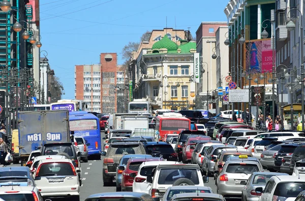 Vladivostok, Russia, April, 29, 2016. Traffic jam on Ocean Avenue — Stock Photo, Image