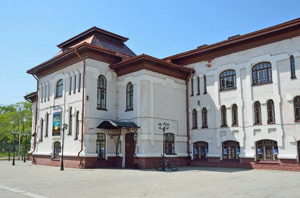 Oussuriysk, Russie, 19 mai 2016. Le théâtre dramatique Ousssuriysk nommé d'après V. F. Komissarzhevskaya, le monument de l'architecture, 1908 année de construction — Photo