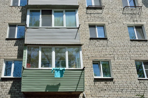 Ussuriysk Russia May 2016 Renovated Balconies Five Storey Building Sovetskaya — Stock Photo, Image