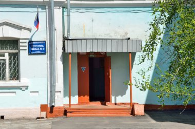 Ussuriysk, Rusya, 19 Mayıs, 2016.Entrance Ussuriysk Gorkogo Caddesi üzerinde okul sayısı 2