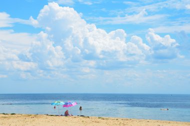 Evpatoria, Kırım'da, Temmuz, 03, 2016. İnsanlar Uyutnoye, Evpatoria plajında dinlenme