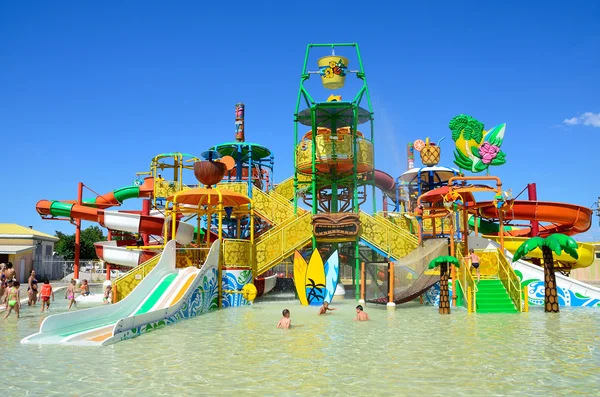 Evpatoria, Crimeia, 06 de julho de 2016. Aquapark "Banana república" em Evpatoria, o maior na Crimeia — Fotografia de Stock