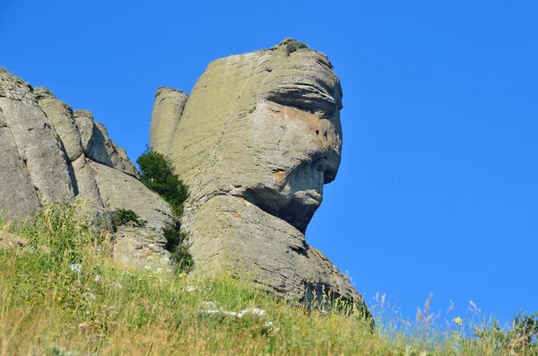 La Crimea, el valle Demerdzhi - el monumento geológico de la naturaleza de la importancia nacional —  Fotos de Stock
