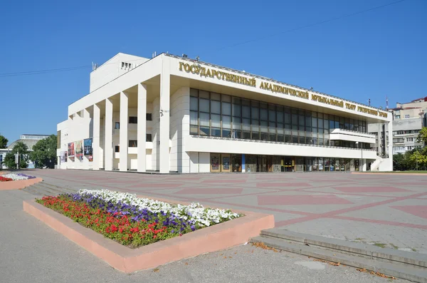 Simferopol, Crimeia, 14 de julho de 2016. Simferopol, teatro musical acadêmico da República da Crimeia — Fotografia de Stock