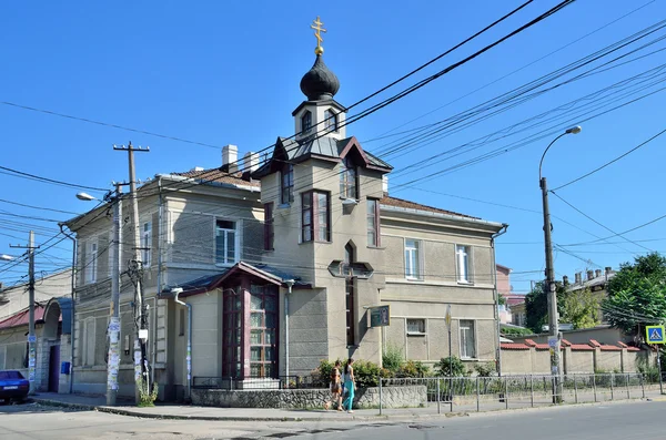 Simferopol, de Krim, juli, 14, 2016. De kapel van St. Luka (Voino-Yasenetsky) aartsbisschop van de Krim en Simferopol — Stockfoto