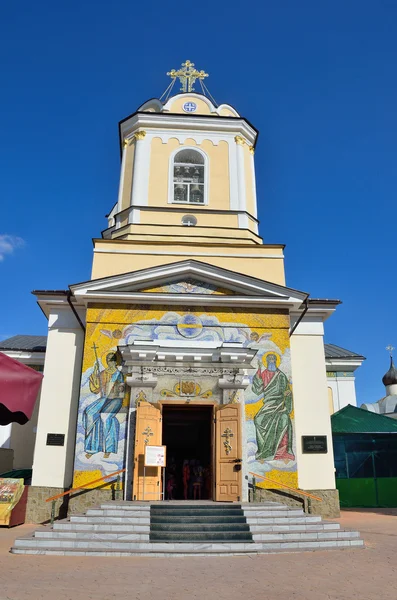 Дзвіниця Пресвятої Трійці жіночого монастиря в Сімферополі, Крим — стокове фото