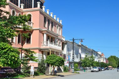 Simferopol, Kırım'da, Temmuz, 14, 2016. Simferopol Karl Marx sokakta yürüyen insanlar