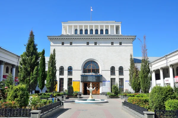 Simferopol, Crimeia, 14 de julho de 2016. A estação ferroviária em Simferopol — Fotografia de Stock