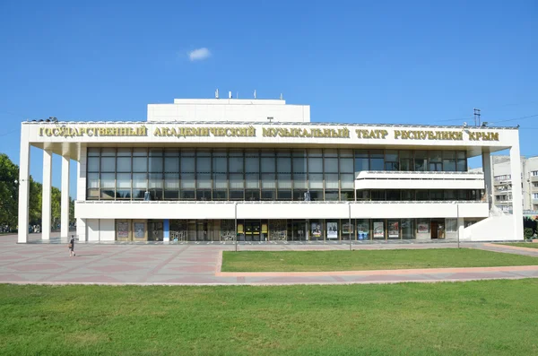 Simferopoli, Crimea, 14 luglio 2016. Simferopoli, teatro musicale accademico statale della Repubblica del Crimea — Foto Stock