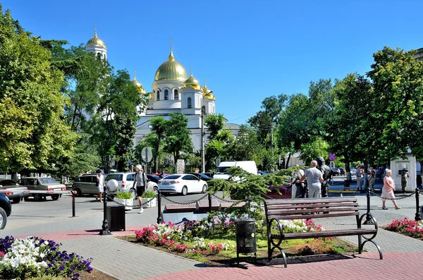 Simferopol, Crimea, 14 de julio de 2016. Catedral en nombre de San Bendito Gran Príncipe Alejandro Nevski en el centro de la ciudad de Simferopol, República de Crimea Imagen de archivo