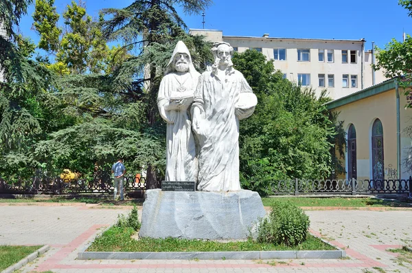 Simferopoli, Crimea, 14 luglio 2016. Il monumento a Ivan Aivazovsky e Gabriel Aivazovsky in Simferopol — Foto Stock