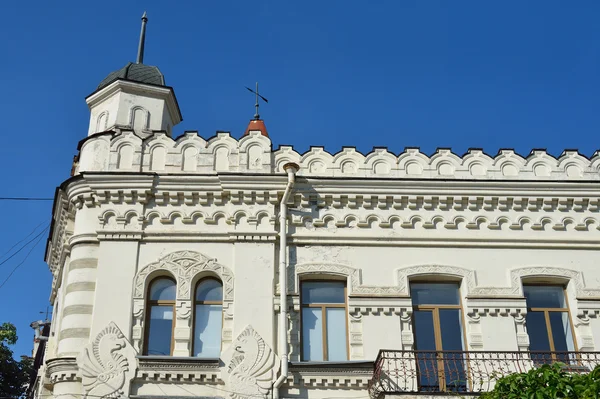 Simferopol, Crimea, 14 de julio de 2016. La casa de Chirakhov, Simferopol, la Crimea. El primer intercambio en Simferopol —  Fotos de Stock