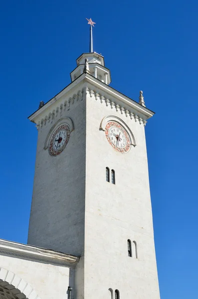 Simferopol, Crimea, July, 15, 2016. The cloxk tower of the railway station in Simferopol — Stock Photo, Image