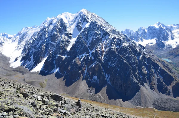 Ryssland, Altai bergstopparna av norra Chuya åsen i klart väder — Stockfoto