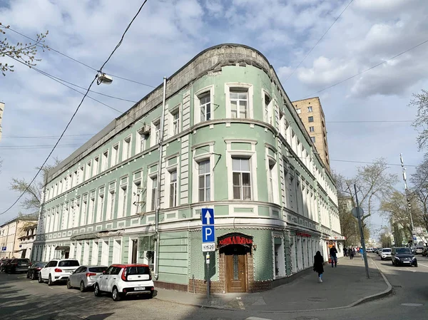 Moscow Russia April 2021 Cars Parked Mid 19Th Century House — Stock Photo, Image