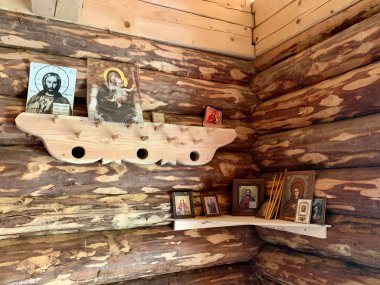 Revyakino. Naro-Fominsky Bölgesi, Moskova Bölgesi, Rusya, Mayıs 02. 2021 yılı. Revyakino köyünün yakınındaki kilisenin içinde. Naro-Fominsky bölgesi, Moskova bölgesi, Rusya