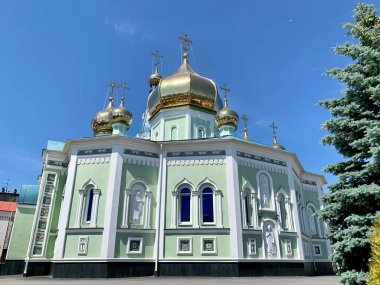 Chelyabinsk, Rusya. Açık havada yazın St. Simeon Katedrali