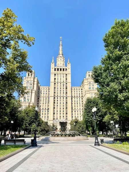 2021年6月23日 俄罗斯莫斯科 莫斯科 夏季Kudrinskaya广场的高层住宅 — 图库照片
