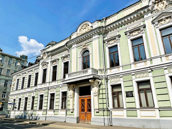 Москва, Россия, 26 июня 2021 года. Москва, Подсосенский переулок, дом 21. Старый особняк - дом Морозовых