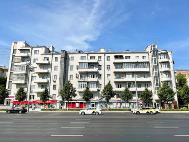 Moskova, Rusya, 26 Haziran 2021. Moskova, Zemlyanoy Val Caddesi, yazın 32 numaralı ev.