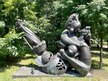 Moskova, Rusya, 26 Haziran 2021 Moskova Sivyakov Yolu yakınlarındaki parkta 