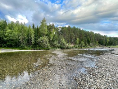 Ushma Nehri, Lozva 'nın sağ kolu. Rusya, Kuzey Ural