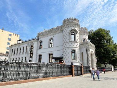Moskova, Rusya, 20 Ağustos 2021. Moskova. Arseny Morozov 'un malikanesi (şimdi Rusya Federasyonu Hükümeti Resepsiyon Evi) güneşli bir günde