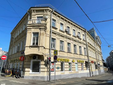 Moskova, Rusya, 28 Ağustos 2021 Moskova, 5 numaralı bina, Lyalin Lane 'deki 1 numaralı bina. 1895 yılında, mimar Alexey Shcheglov tarafından inşa edilmiş bir konut.)