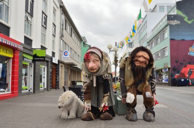 Akureyri, İzlanda, 15 Ağustos 2014. Akureyri'nin merkezinde Vikingler Heykeli