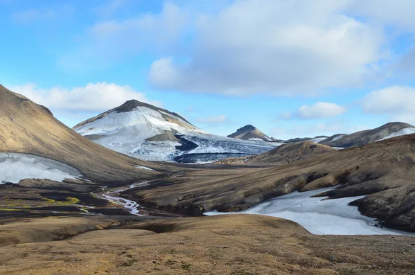 Исландия, Ландшафтный Алаугар, риолитовые горы — стоковое фото