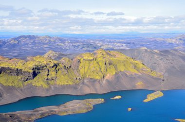 İzlanda, dağ gölü