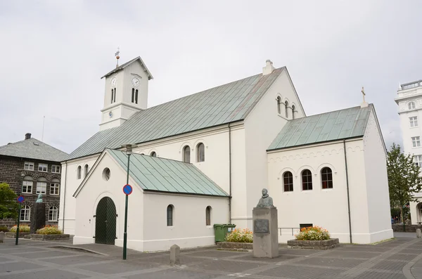 Catedral de Reykjavik en tiempo nublado, Islandia —  Fotos de Stock