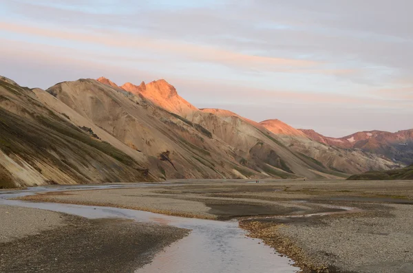 Islande, Landmannalaugar, montagnes émeutes au coucher du soleil — Photo