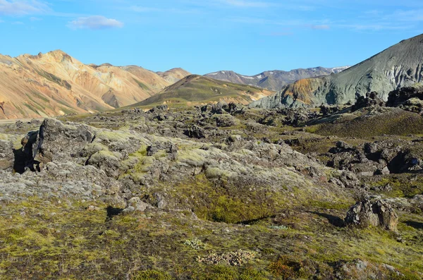 IJsland, landmannalaugar, riolit bergen en lava formaties — Stockfoto