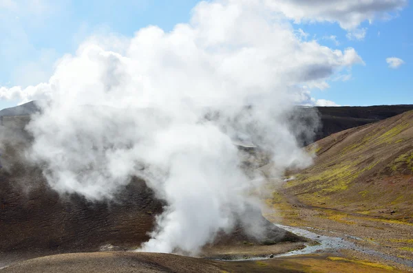 Islandia, aguas termales en las montañas —  Fotos de Stock