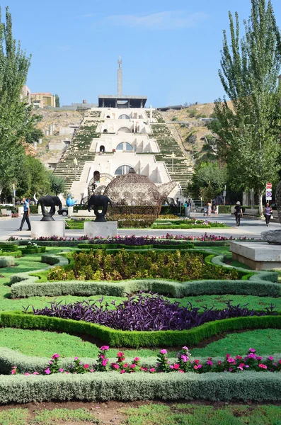 Örményország, Yerevan, kaszkád nevezetességei — Stock Fotó