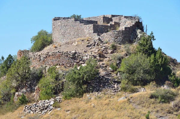 Armênia, fortaleza de Smbataberd no alto das montanhas, século V, reconstruída no século XIV — Fotografia de Stock