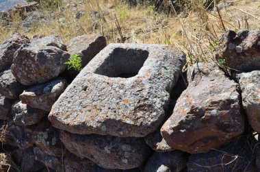 Ermenistan, tsahats-kar Manastırı, 5-7 yüzyıllar kalıntıları