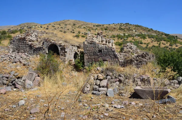 Armenia, klasztor Tsahats-kar, ruiny w wieku 5-7 — Zdjęcie stockowe