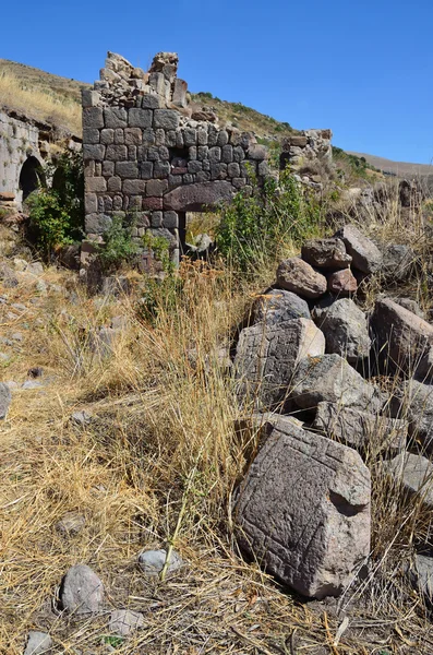Armenia, klasztor Tsahats-kar, ruiny w wieku 5-7 — Zdjęcie stockowe